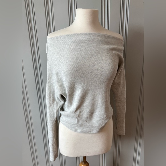 We The Free Fuji Thermal Top in Heather Grey Thumbholes Off Shoulder Size Small - Picture 4 of 11
